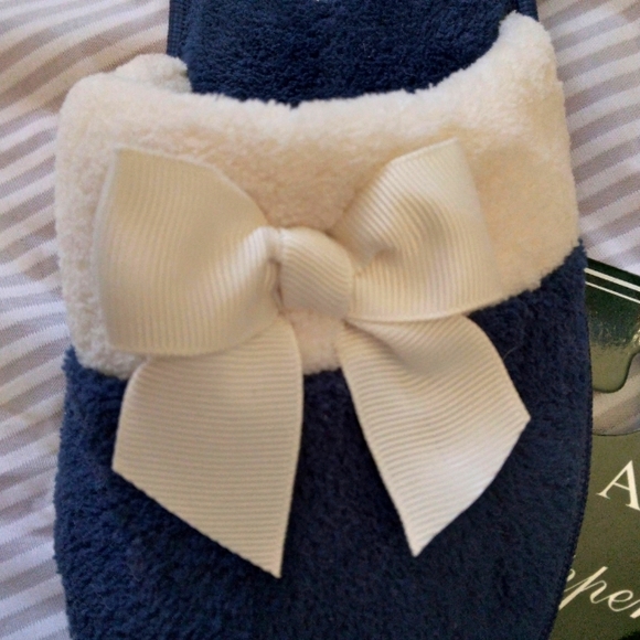 Laura Ashley Plush Dark Blue Velour Slippers Size Large 8-9. - Picture 6 of 6